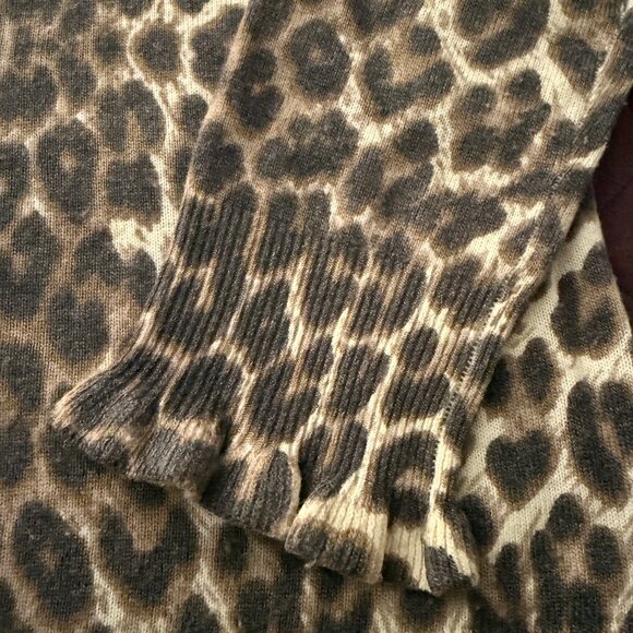 Leopard Ruffle Cuff Sweater - Picture 3 of 4